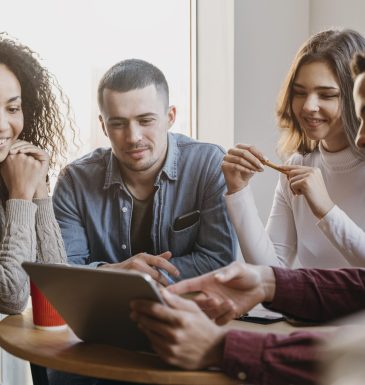 teamwork-meeting-with-business-people